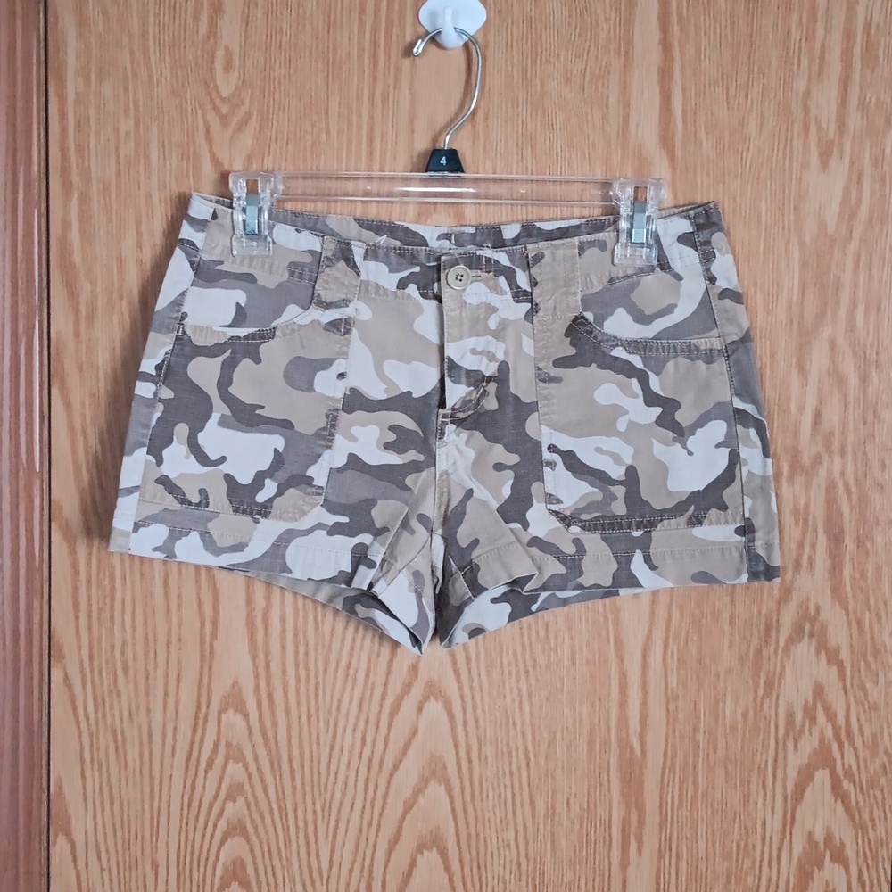 Ladies Arizona Camouflage Cargo Shorts Sz. 5
